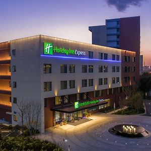 Holiday Inn Express Shanghai Kangqiao By Ihg
